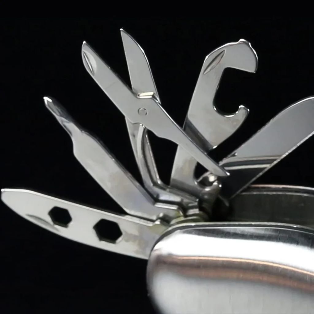 Lampe de Poche Multifonction 13-en-1 avec Coupe-Ceinture de Sécurité – مصباح يدوي متعدد الوظائف 13 في 1 مع قاطع حزام الأمان - الصورة 5