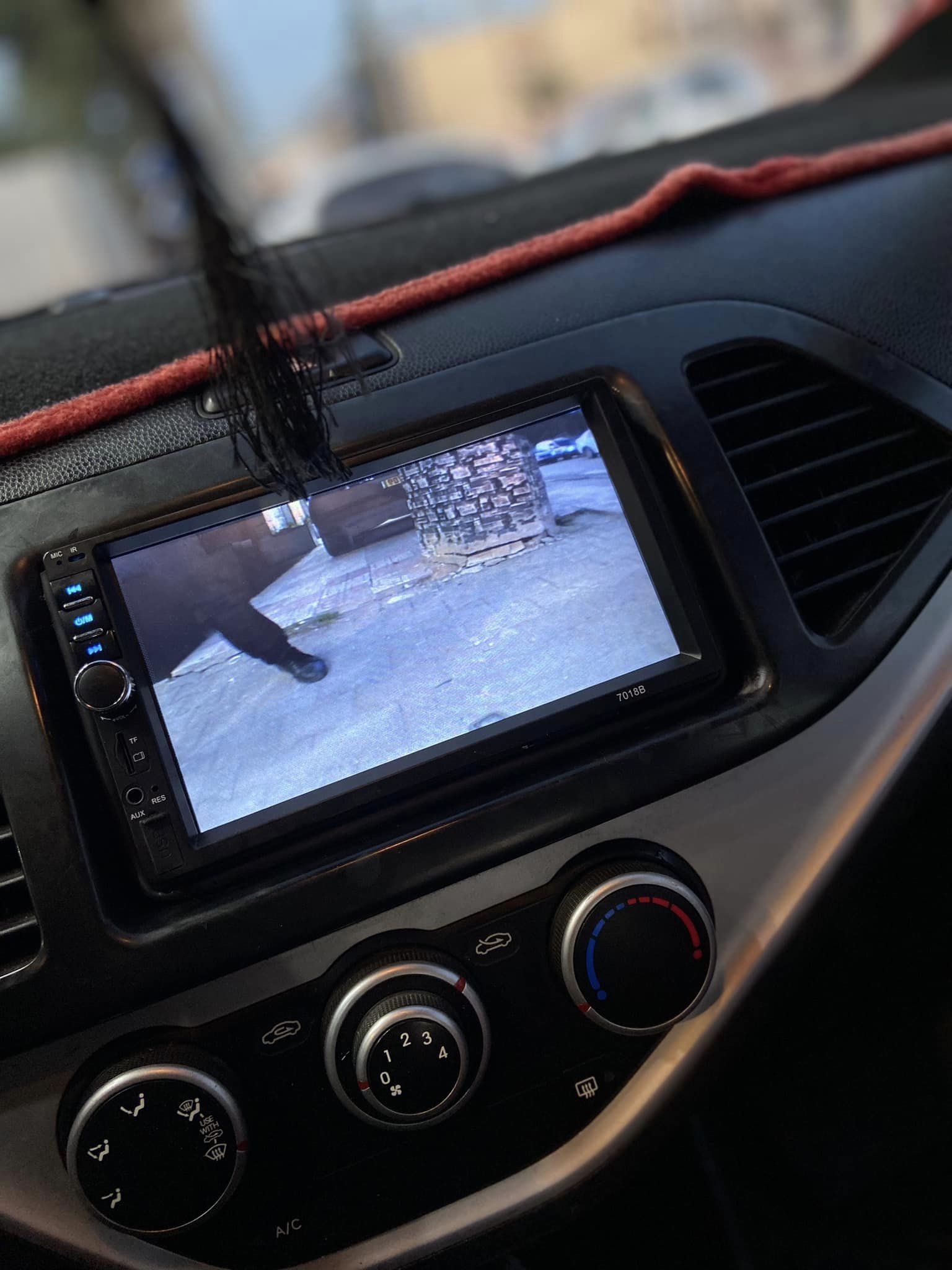 dvd mp5 auto radio écran tactile 7 pouce bleutooth. usb aux .card sd. standard