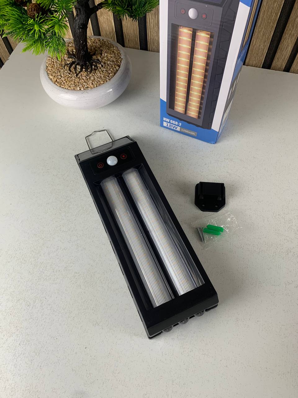 Lanterne Murale Solaire avec Lumière Colorées et Détecteur de Mouvements – مصباح خارجي يعمل بالطاقة الشمسية - الصورة 3