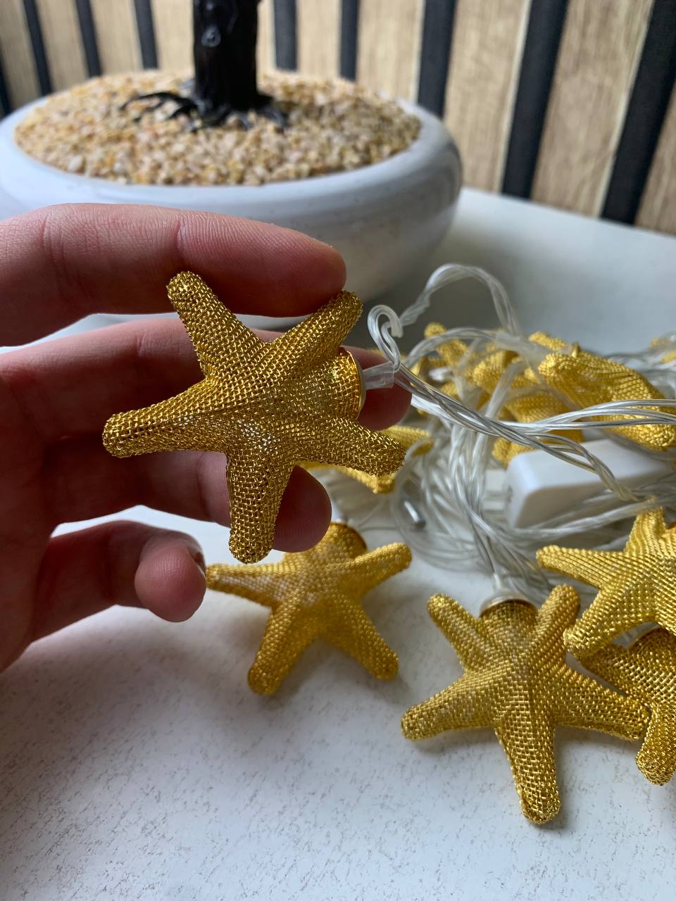 Guirlande Lumineuse Étoiles Dorées 16 LED avec Maillage Métallique – سلسلة أضواء رمضانية - الصورة 2