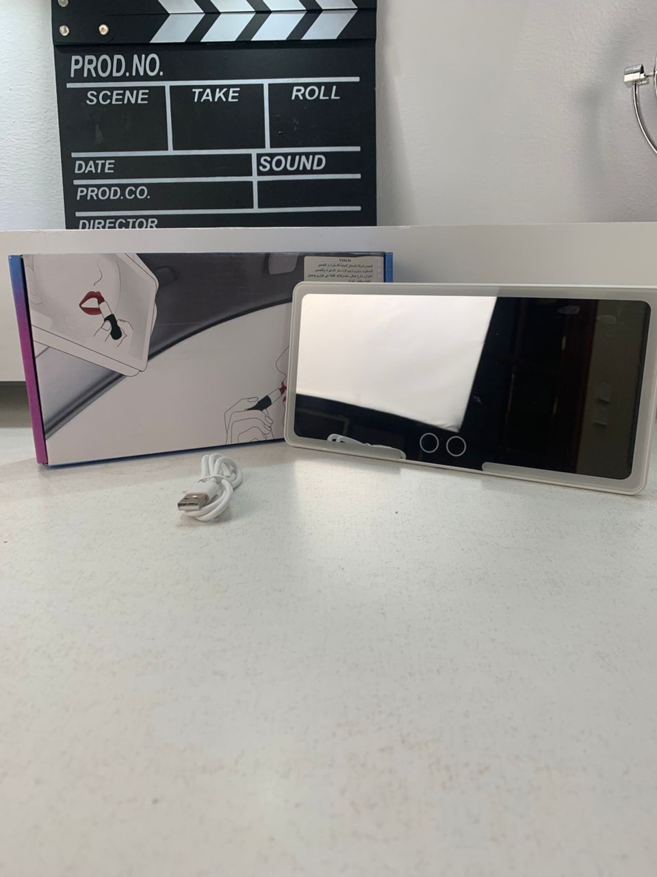 Miroir de courtoisie rechargeable double buttons avec 3 modes d’éclairage – مرآة مكياج مضيئة للسيارات - الصورة 4