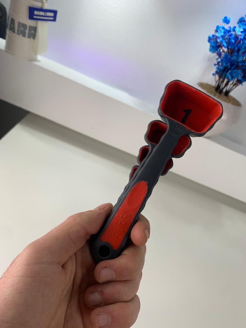 Ouvre-boîte Multifonction 4 en 1 et Cuillères à Mesurer Pliables en Silicone - فتاحة العلب متعددة الوظائف و ملاعق قياس قابلة للطي - الصورة 3