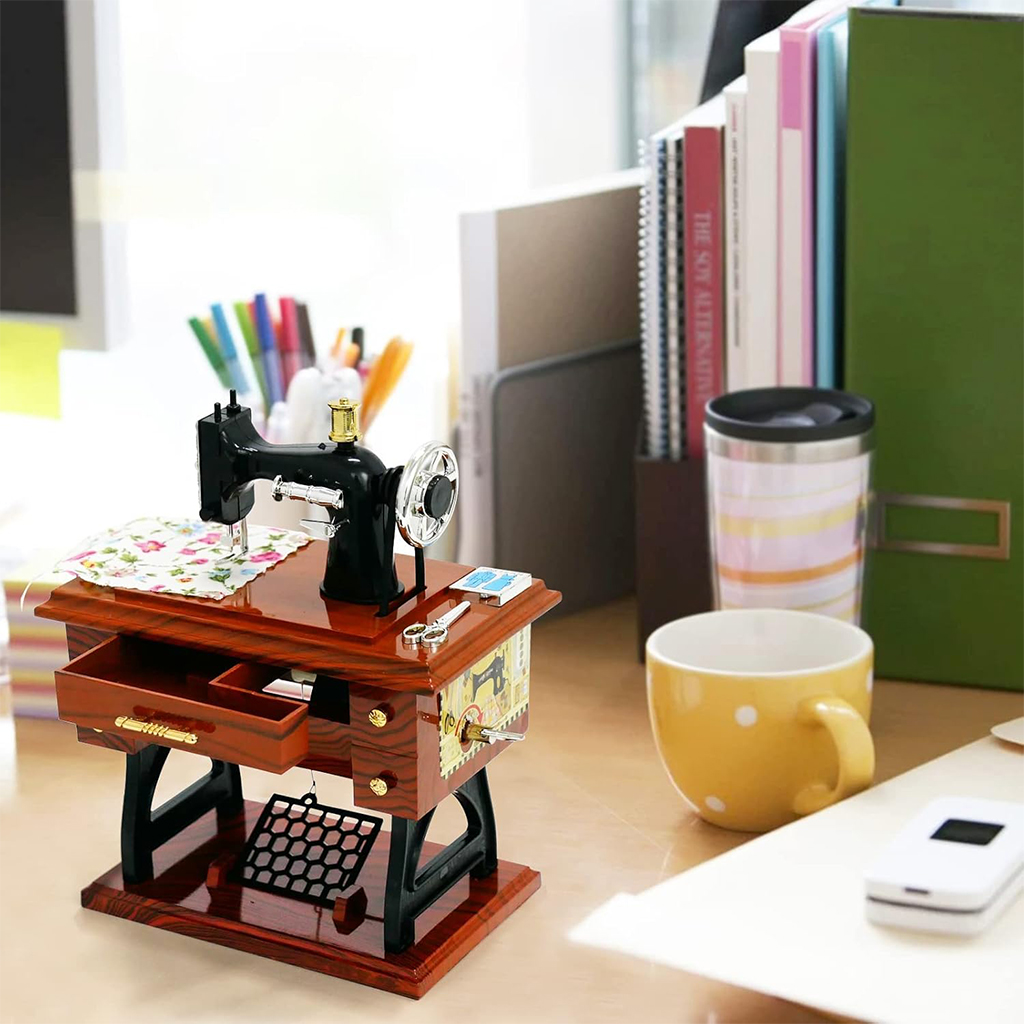 Boîte à Musique Miniature Machine à Coudre – ماكينة خياطة موسيقية - الصورة 7