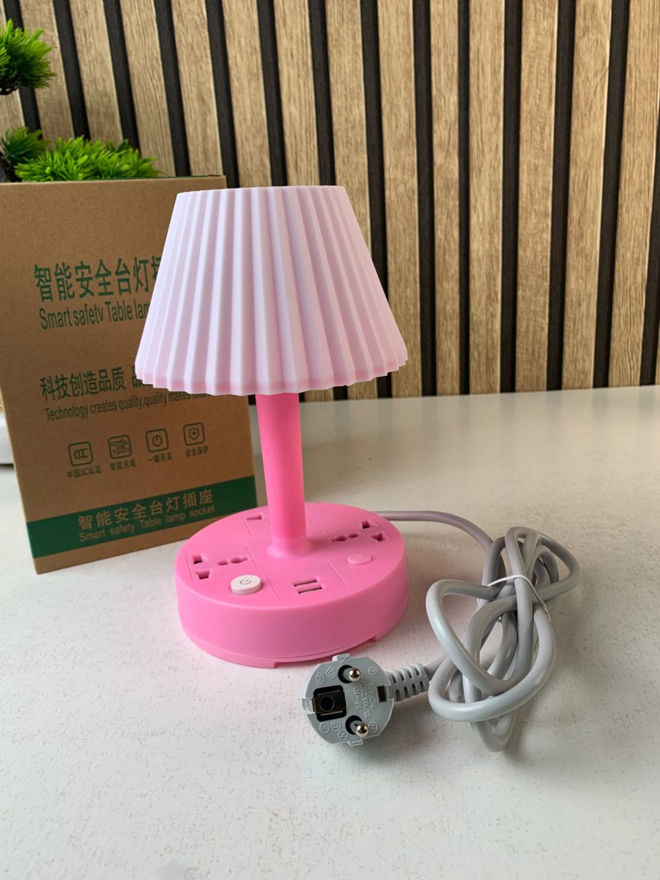 Lampe de table avec port USB à intensité variable 3 couleurs – مصباح ومقبس طاقة - الصورة 3