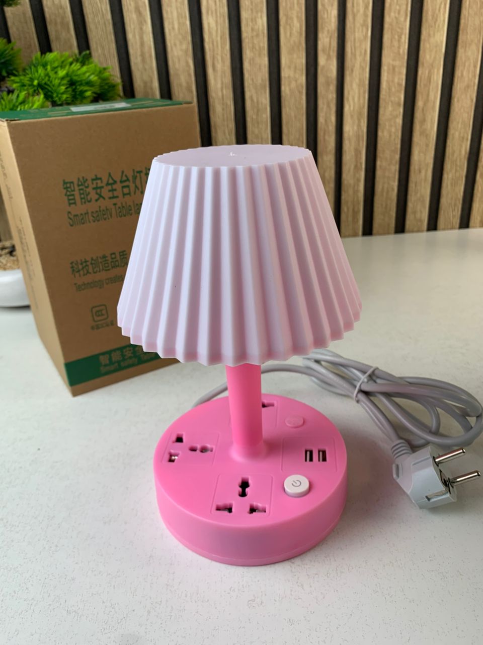 Lampe de table avec port USB à intensité variable 3 couleurs – مصباح ومقبس طاقة - الصورة 2