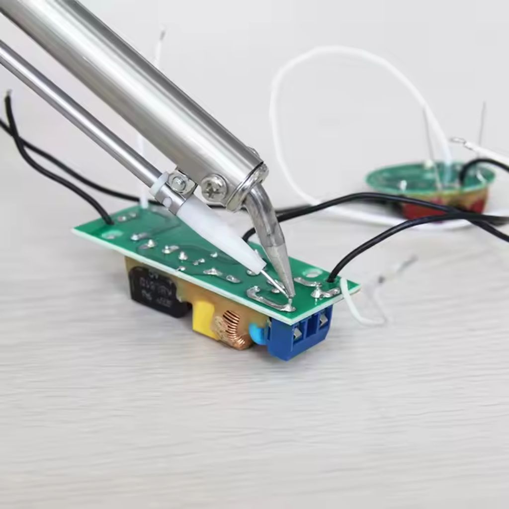 Fer à Souder Électrique 60W avec Alimentation Automatique – مسدس تلحيم كهربائي 60 واط بتغذية تلقائية - الصورة 3