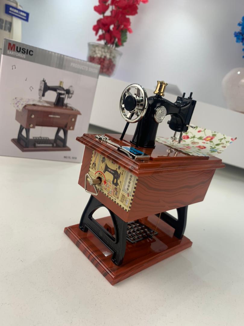 Boîte à Musique Miniature Machine à Coudre – ماكينة خياطة موسيقية - الصورة 3