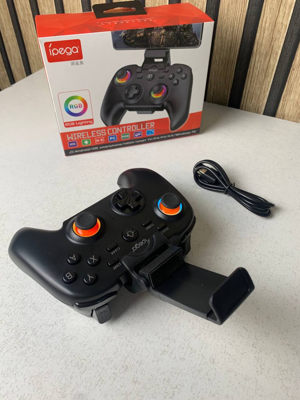 يد تحكم لاسلكية IPEGA PG-9115 بمقابض مضيئة RGB - الصورة 2