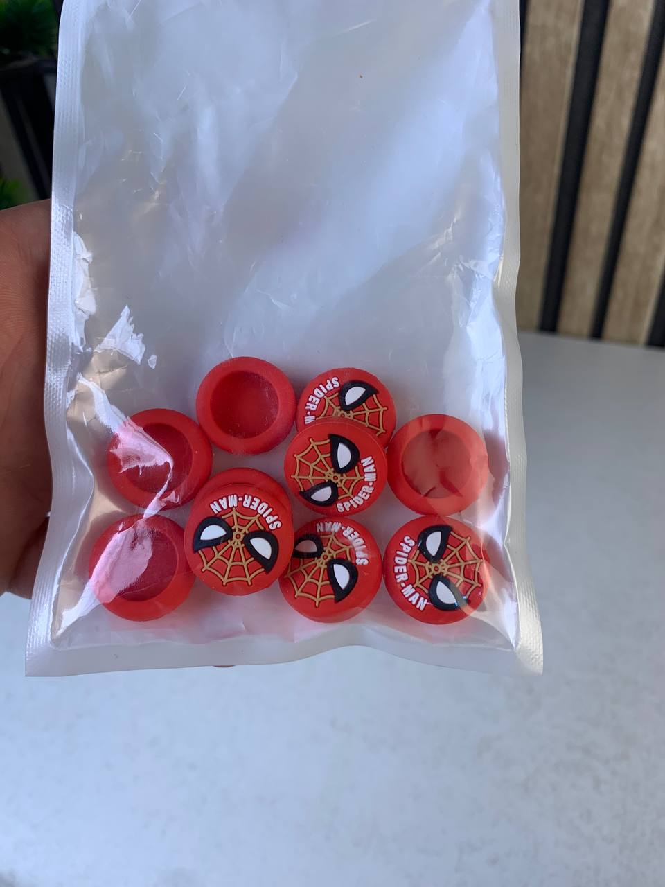 طقم 8 قطع أغطية سيليكون ناعمة لعصي التحكم في يد الألعاب - الصورة 7