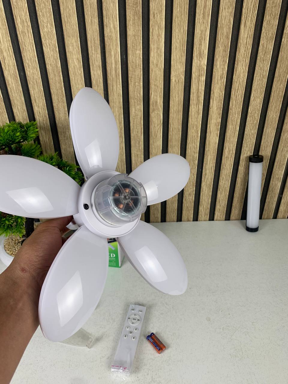 مروحة سقف بإضاءة LED ذكية مع قاعدة وتركيب على الدهليز وتحكم عن بعد - الصورة 4