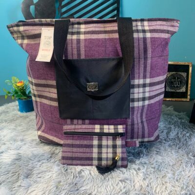 حقيبة يد نسائية Burberry كبيرة السعة مع محفظة